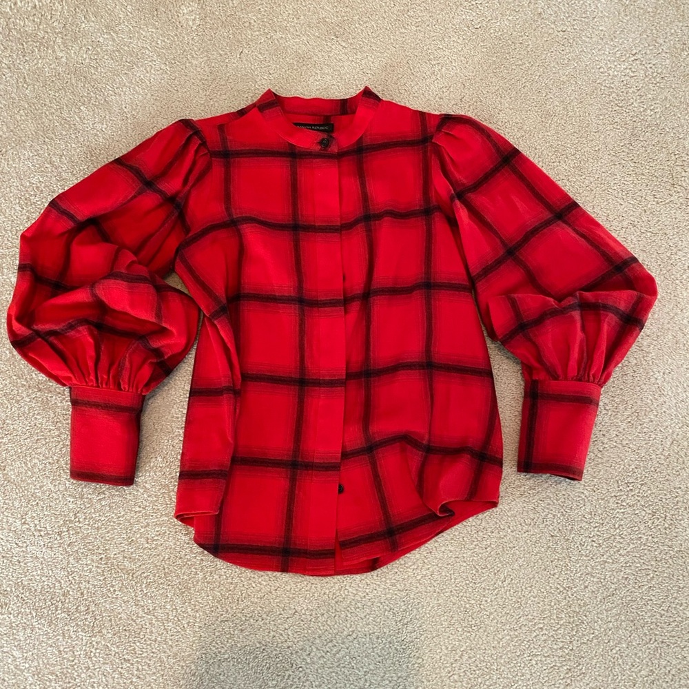 Banana Republic Chic Red Plaid Flannel Shirt with full sleeves